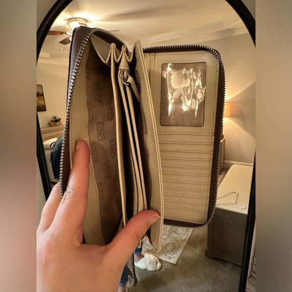 Michael Kors Continental Wallet Embossed Leather Python Print Beige/Gray - Picture 4 of 4